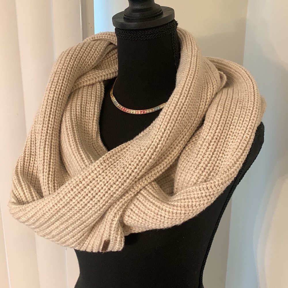 🌹TOMS • INFINITY SCARF • Tan • Fluffy • Warm